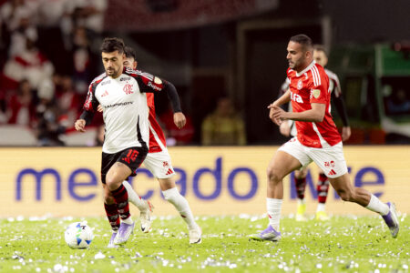 Flamengo vence segundo jogo e avança de fase