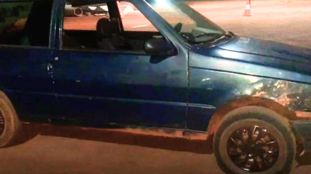 O carro utilizado na ocorrência foi apreendido e levado para o pátio (Foto: Divulgação)