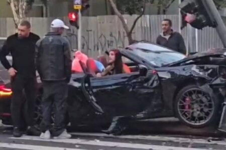 Bia Miranda e Gato Preto sofrem acidente; assista ao vídeo Os dois abandonaram o local após baterem em outro carro na Avenida Faria Lima