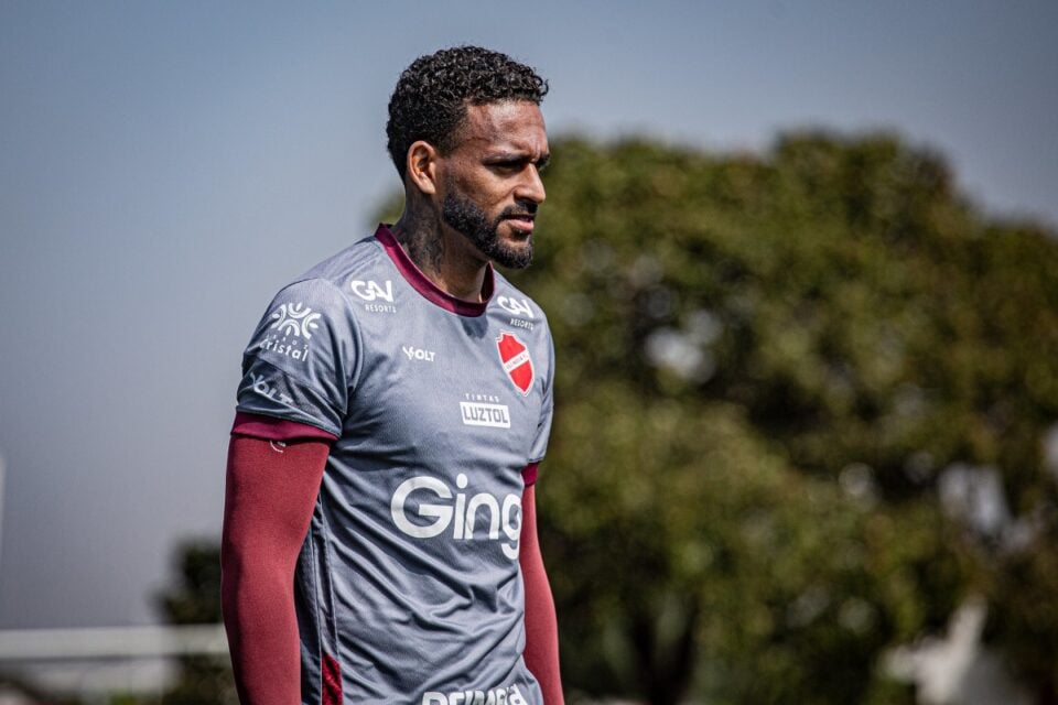 Júnior Todinho retorna ao time titular do Vila Nova
