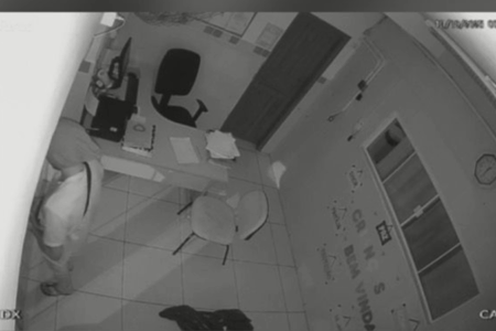 Câmeras de segurança registraram os furtos (Foto: Reprodução)