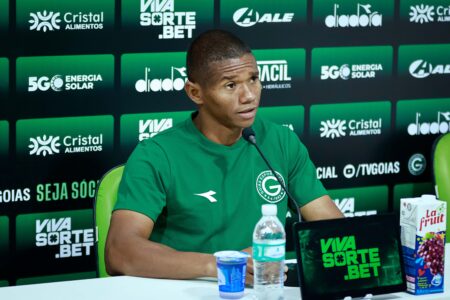 Juninho, volante do Goiás