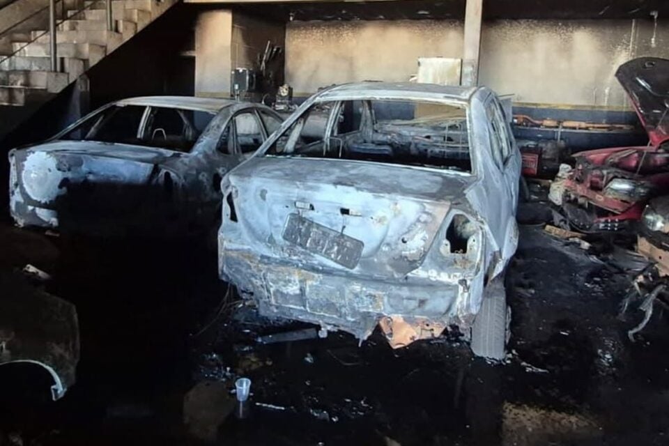 Incêndio em oficina causa prejuízo de mais de R$ 350 mil em Goiânia Caso aconteceu no Parque Tremendão em goiânia