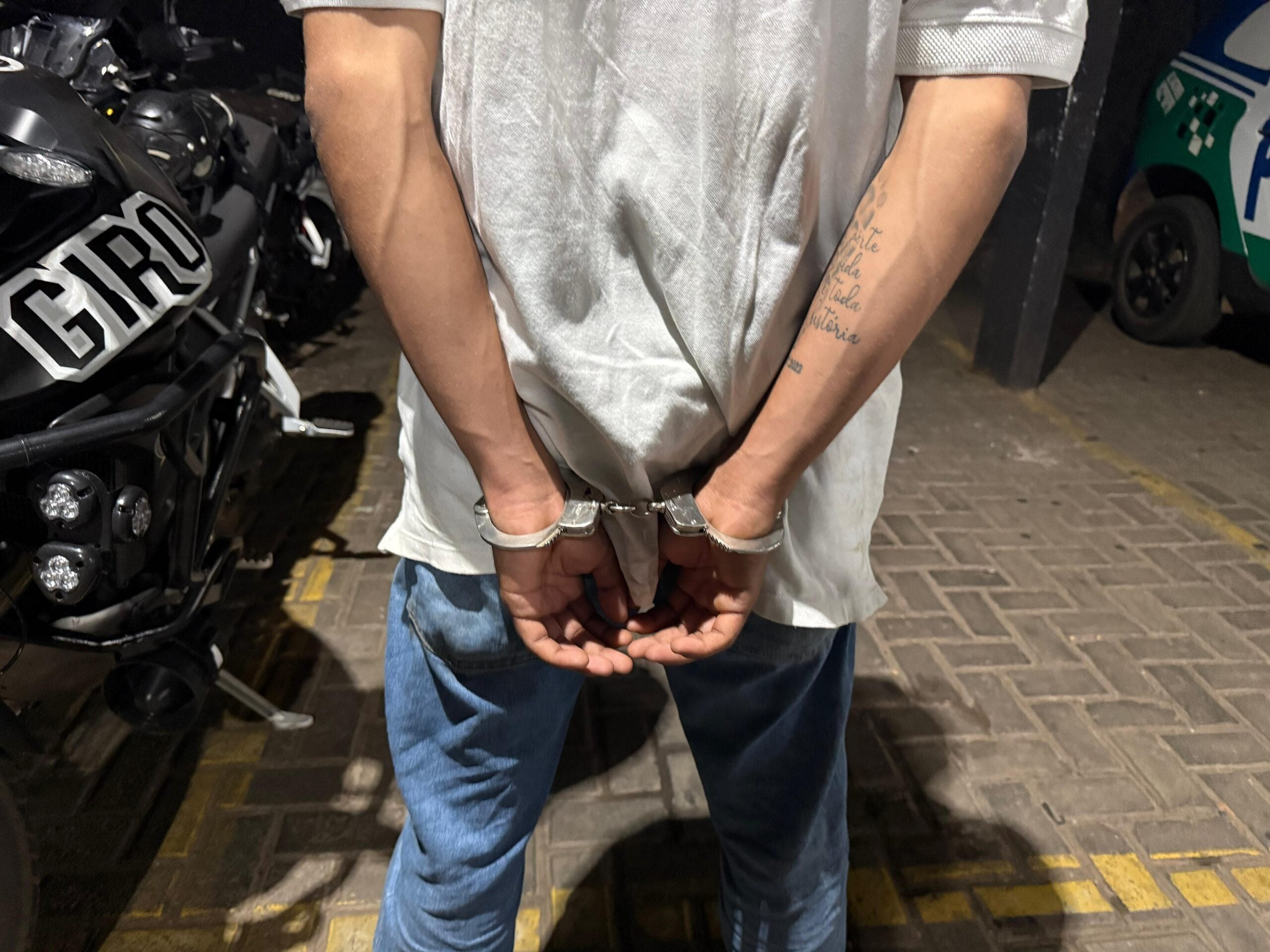 Imagem do suspeito preso