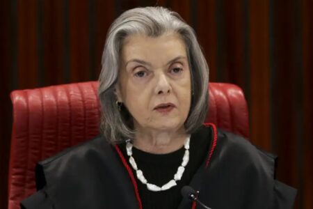 Ministra Cármen Lúcia participa de congresso em Goiânia
