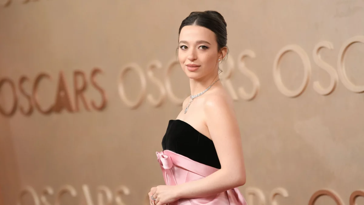 Mikey Madison revela que precisou se isolar após vencer o Oscar por 'Anora'