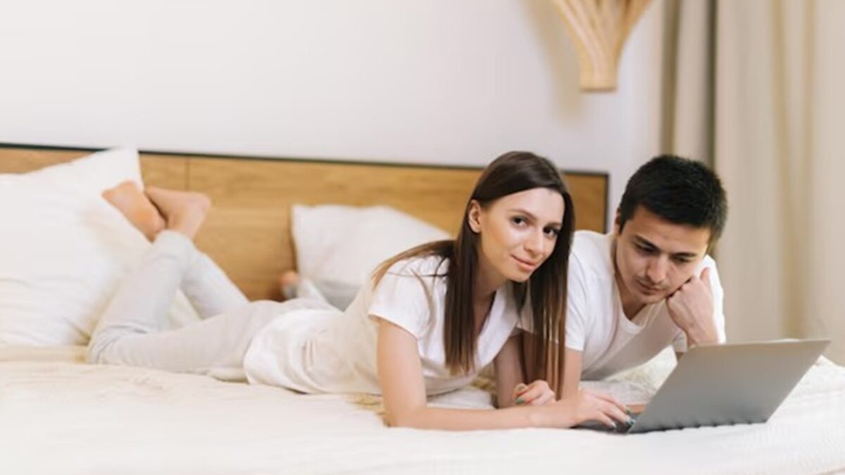 Veja quais são os fetiches ligados à rotina mais procurados em sites adultos “Barulho de chinelo” e “pé sujo” estão na lista