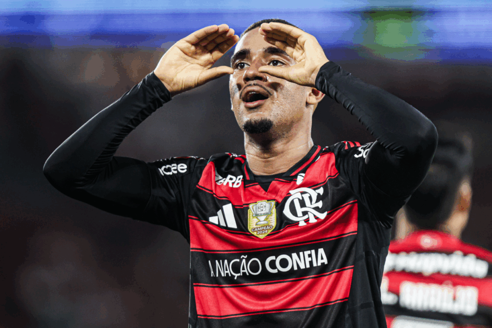 Samuel Lino em partida pelo Flamengo