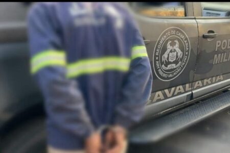 Jardineiro preso por abandonar explosivos no Santa Genoveva (Foto: divulgação/PM)