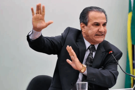 Alvo de operação da PF, Silas Malafaia não pode manter contato com Eduardo e Jair Bolsonaro. (Foto: Agência Brasil)