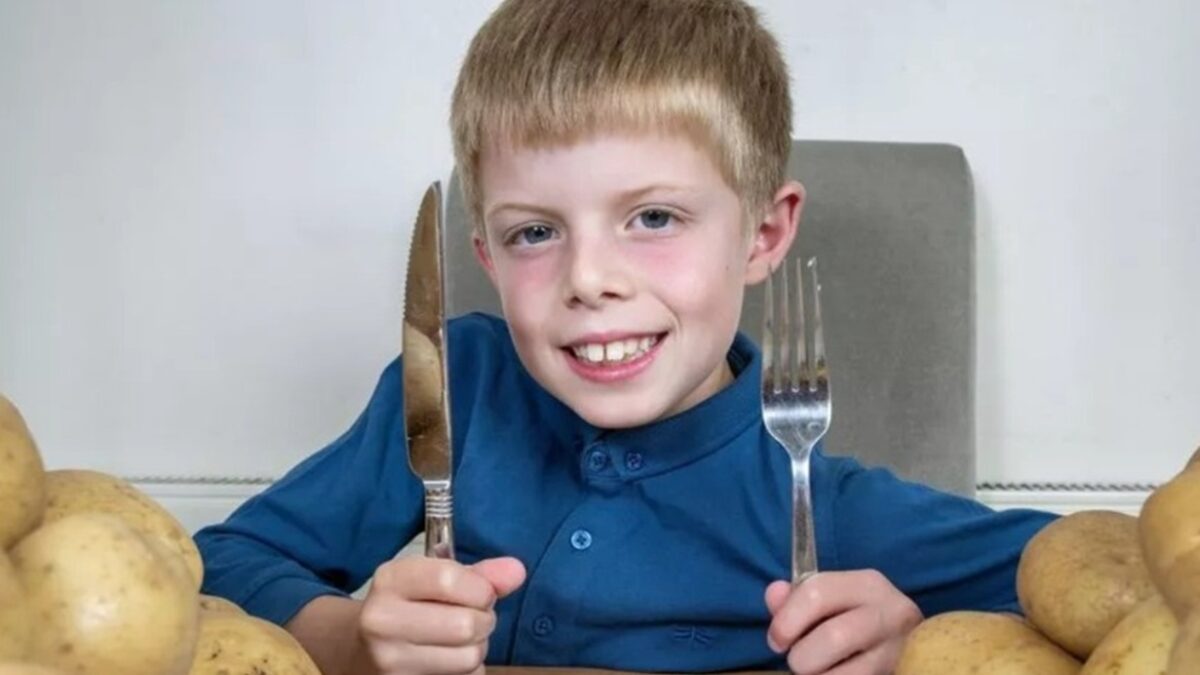 Menino é tratado com hipnose após 7 anos se alimentando de apenas três alimentos; veja quais parou de experimentar comidas aos 18 meses
