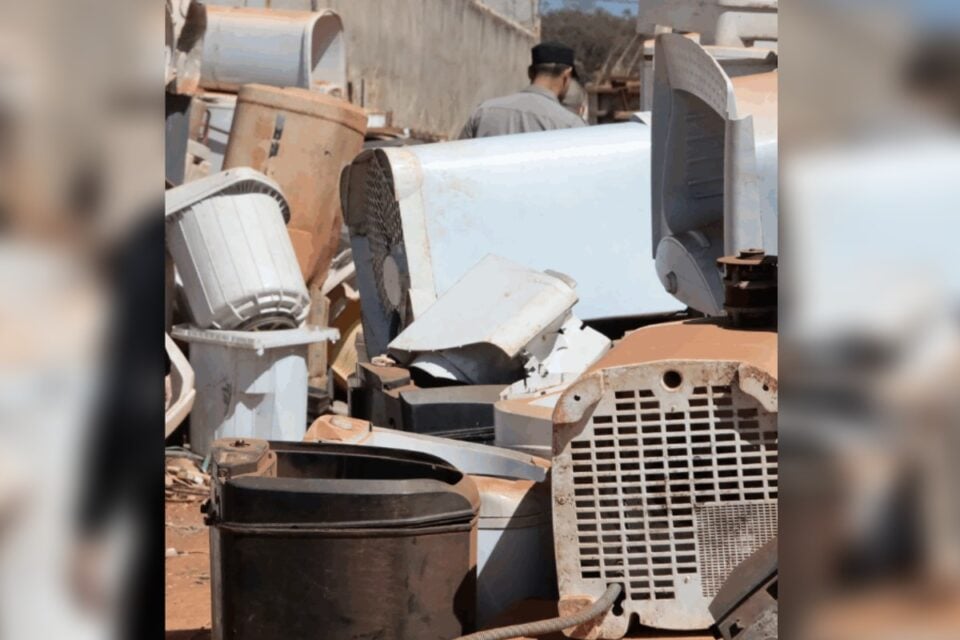 Centro de reciclagem interditado pela polícia