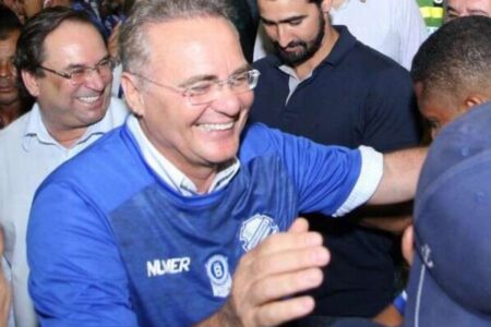 Senador Renan Calheiros com uniforme do CSA (Foto: Reprodução)