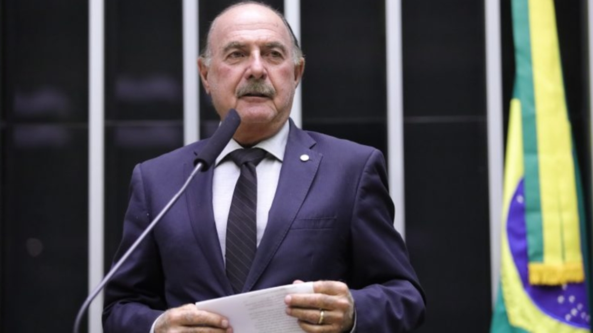 Oposição cancela comissões na Câmara para forçar anistia