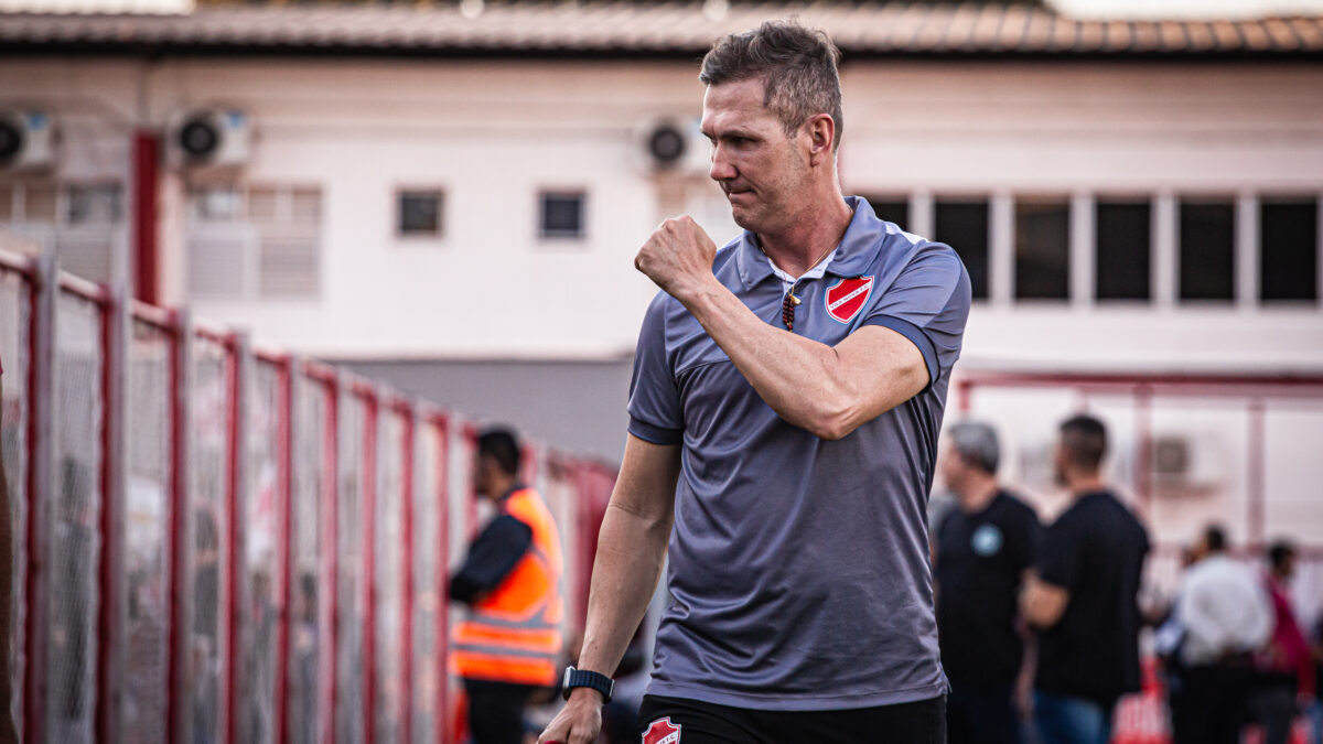 Paulo Turra valoriza vitória diante rival Goás e acredita no acesso