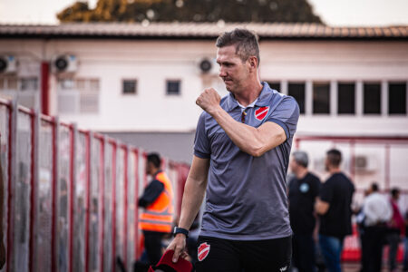 Paulo Turra valoriza vitória diante rival Goás e acredita no acesso