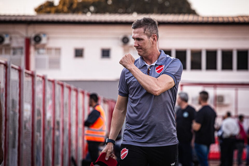 Paulo Turra valoriza vitória diante rival Goás e acredita no acesso