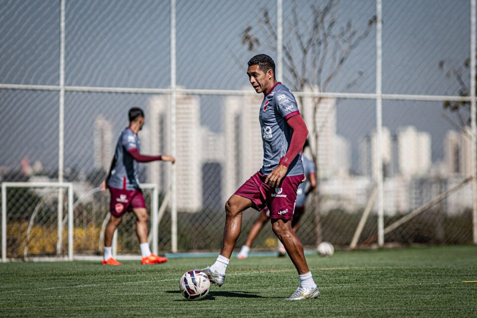 Igor Henrique segue como titular da equipe do Vila Nova contra o Paysandu
