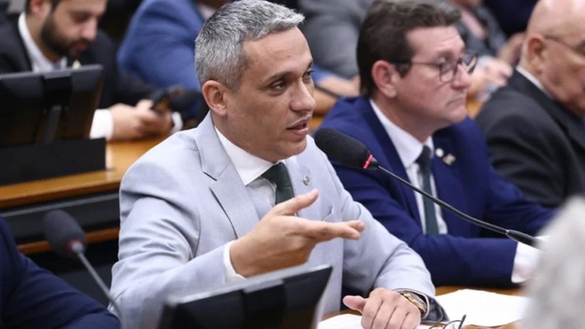 Gayer responde nota de Valdemar sobre a prisão de Bolsonaro: 'Imbecil'