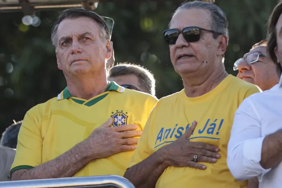 Áudio do ex-presidente da República com pastor "Se não começar votando a anistia, não tem negociação sobre tarifa", diz Bolsonaro a Malafaia