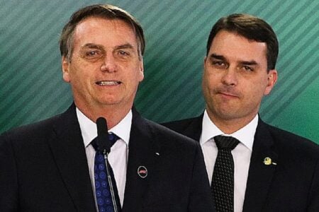 Não reeleger Lula é o que vai salvar meu pai da prisão, diz Flávio Bolsonaro Senador afirma que é a versão 'moderada' do ex-presidente