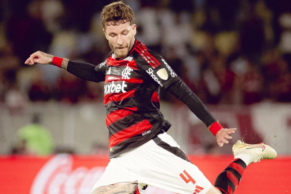Léo Pereira em partida pelo Flamengo