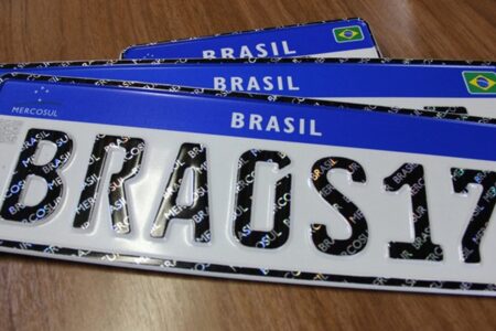 Congresso avalia recolocar município e Estado nas placas de carro