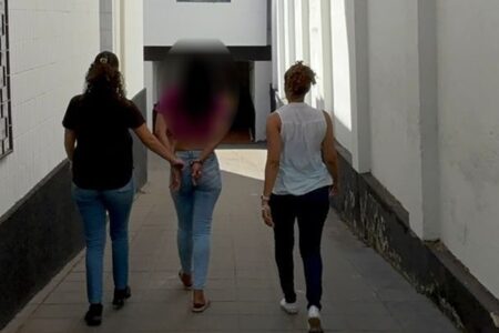 Mulher é presa suspeita de agredir e fornecer drogas e álcool aos filhos menores em Anápolis