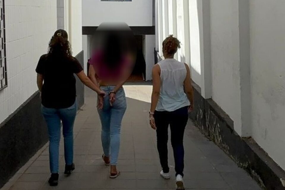 Mulher é presa suspeita de agredir e fornecer drogas e álcool aos filhos menores em Anápolis