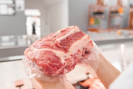 Seca, México e tarifaço: Carne bate R$ 150 o kg nos Estados Unidos Carne moída disparou 3,9% atingindo cerca de R$ 75 o quilo
