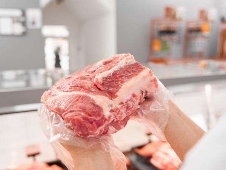 Seca, México e tarifaço: Carne bate R$ 150 o kg nos Estados Unidos Carne moída disparou 3,9% atingindo cerca de R$ 75 o quilo