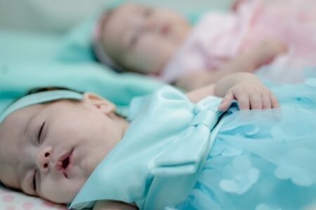 Siamesas de Manaus: gêmeas separadas em Goiânia recebem alta após 107 dias de internação