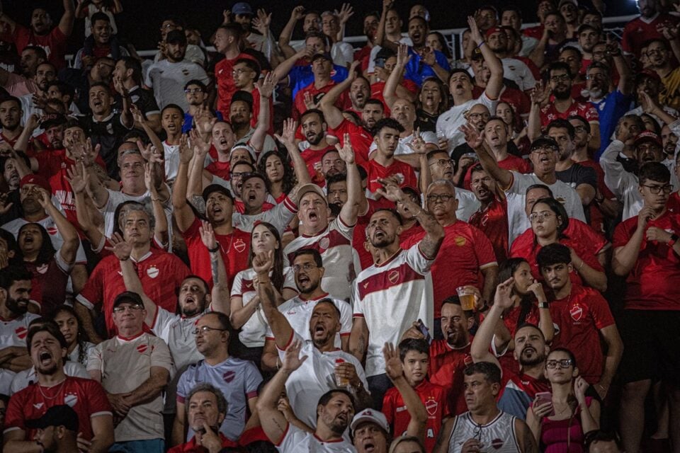 Torcida do Vila Nova no OBA