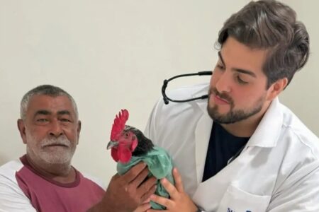 Médico do SUS viraliza ao mostrar presentes que ganha dos pacientes no sertão de Alagoas Douglas Ciríaco atende em Ouro Branco