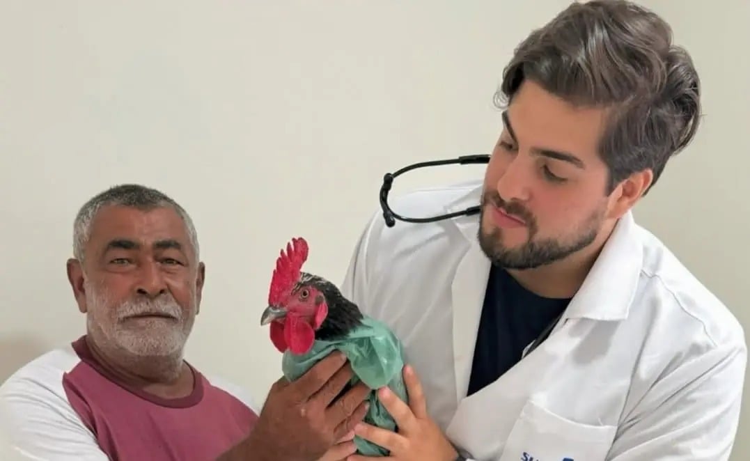 Médico do SUS viraliza ao mostrar presentes que ganha dos pacientes no sertão de Alagoas Douglas Ciríaco atende em Ouro Branco