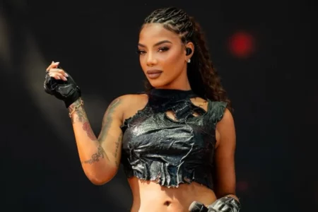 Ludmilla responde a críticas sobre seu inglês em show nos EUA