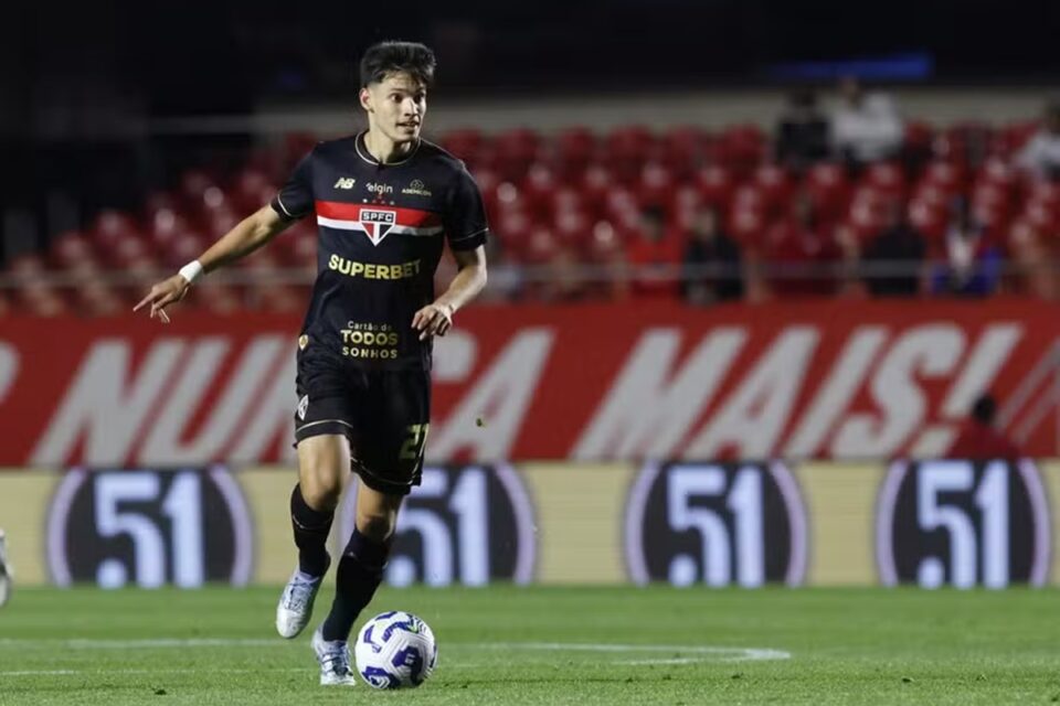 Bobadilla em partida pelo São Paulo