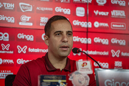 Hugo Jorge comemora vitória sobre rival