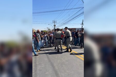 Dois foram presos por atirar fogos de artifício contra PMs em ato na Vila Canaã, em Goiânia
