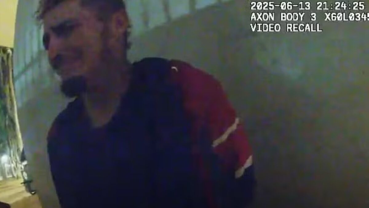 Homem colaborou com policiais antes de ser baleado no Brás, em SP Morador de rua chorou e pôs mão na cabeça antes de ser morto por PMs; vídeo