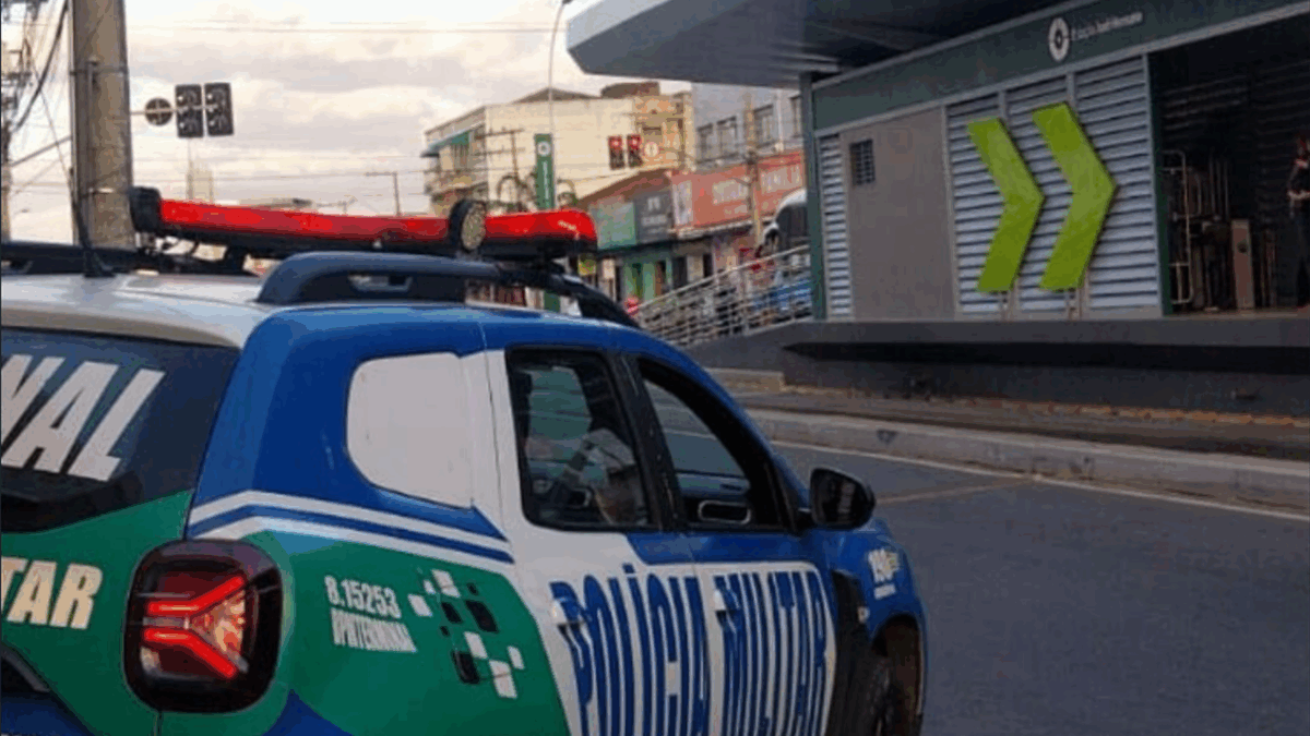 Casal foi preso após agredir segurança de terminal (Foto: Divulgação)