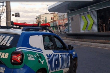 Casal foi preso após agredir segurança de terminal (Foto: Divulgação)