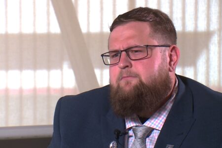 Abusado sexualmente pela mãe diz temer que o seu irmão seja seu filho Teste de DNA aumentou a dúvida de Logan Gifford; entenda