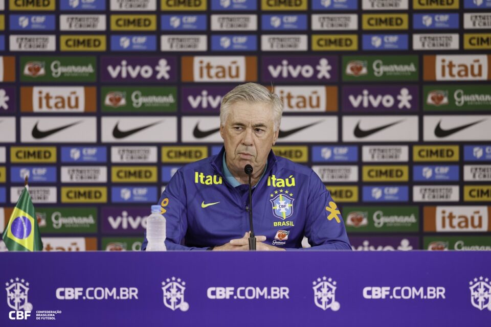 Carlo Ancelotti em coletiva na seleção brasileira