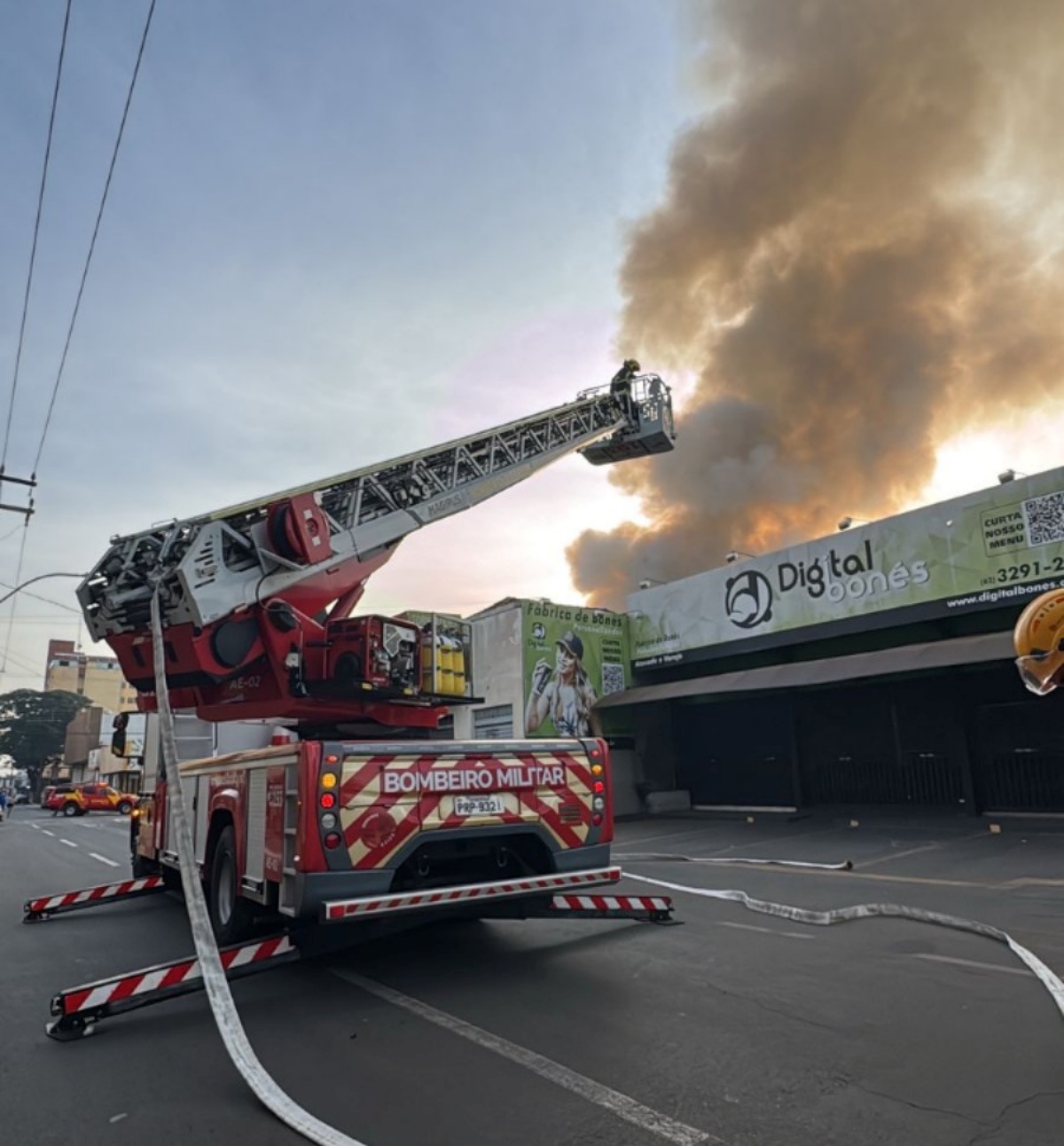 Imagem do combate as chamas