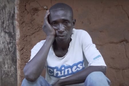 Homem que morreu seis vezes desafia medicina e provoca pânico em vizinhos Ismail Azizi é tratado como uma figura amaldiçoada