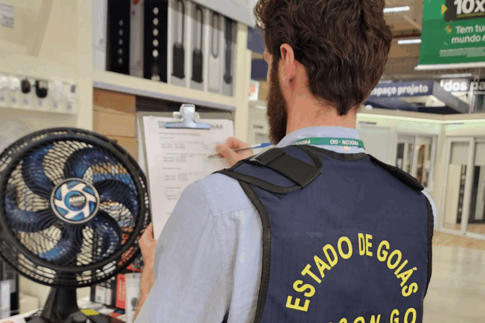 Procon aponta variação de até 162% nos preços de produtos usados para aliviar o calor em Goiânia e Anápolis