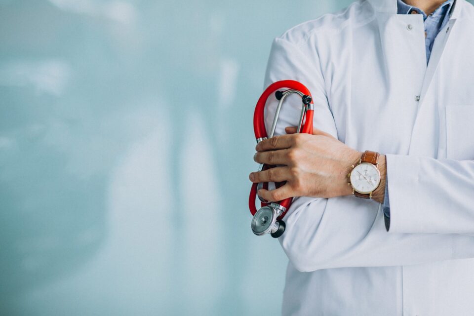 TRT suspende eleição de sindicato de médicos no DF por suspeita de eleitores mortos Oposição denunciou que a comissão eleitoral negou acesso