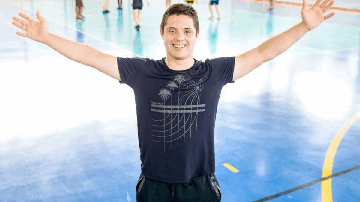 João Vitor de Paiva, primeiro aluno com síndrome de Down de universidade em Goiânia se forma em Educação Física