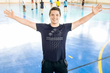 João Vitor de Paiva, primeiro aluno com síndrome de Down de universidade em Goiânia se forma em Educação Física